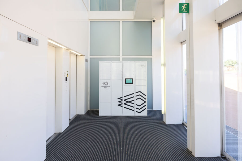 Torre Diagonal One Hall