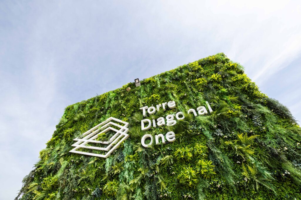 Torre Diagonal One mural
